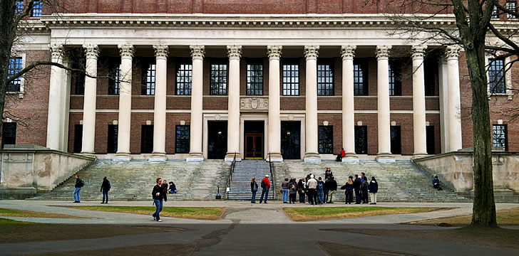 Hispanic Harvard Students Organize First Harvard Latino Graduation