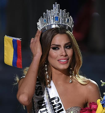 Miss Colombia cries after discovering she is mistakenly crowned Miss Universe